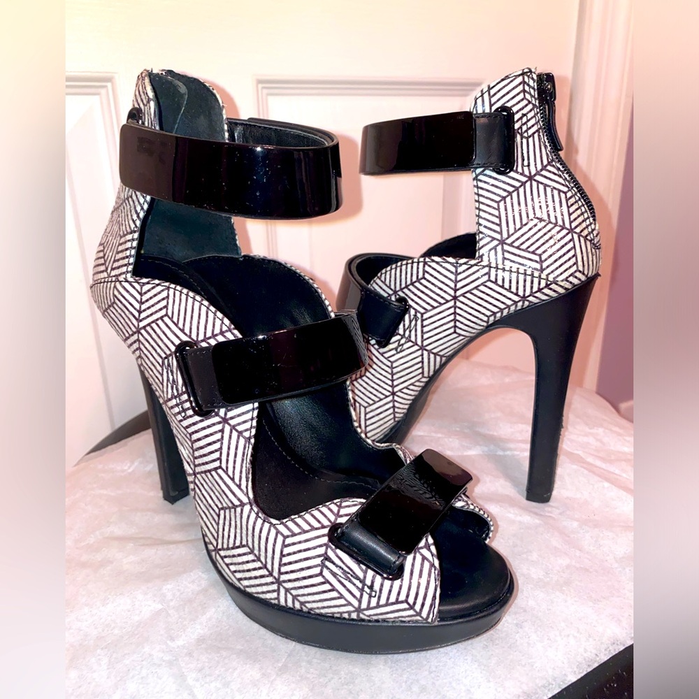 BCBGeneration Gala Platform Sandal; Women’s Size 7M